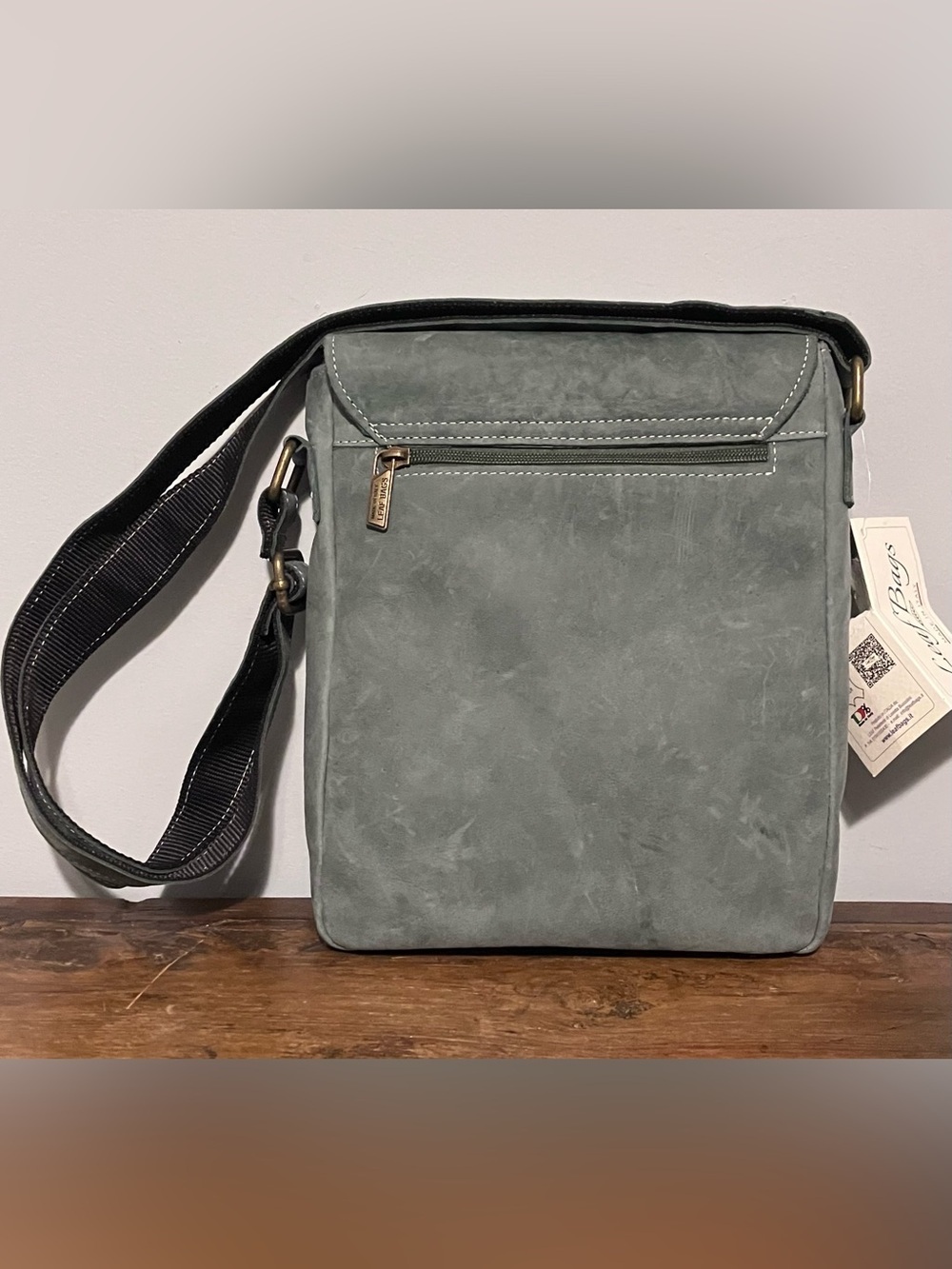 Leaf Pelletterie Italian Leather Messenger Bag - Picture 2 of 9